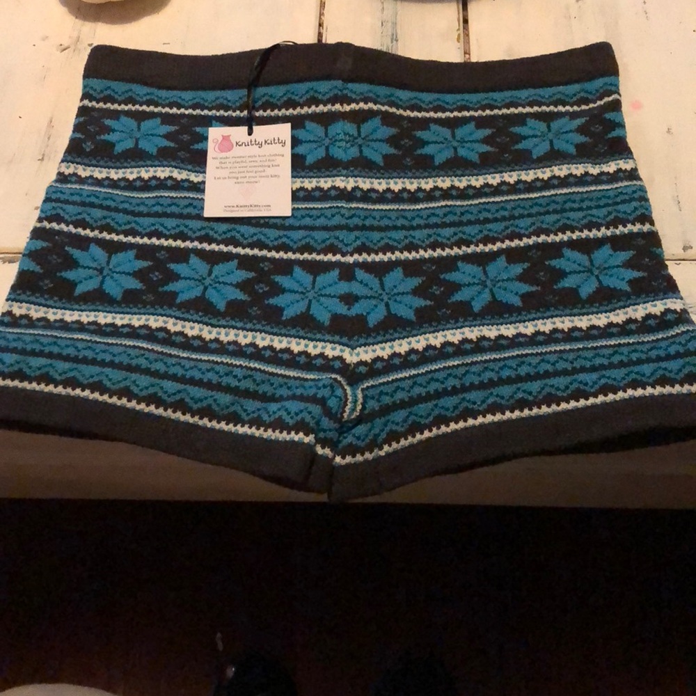 Knitty kitty elf shorts🎄